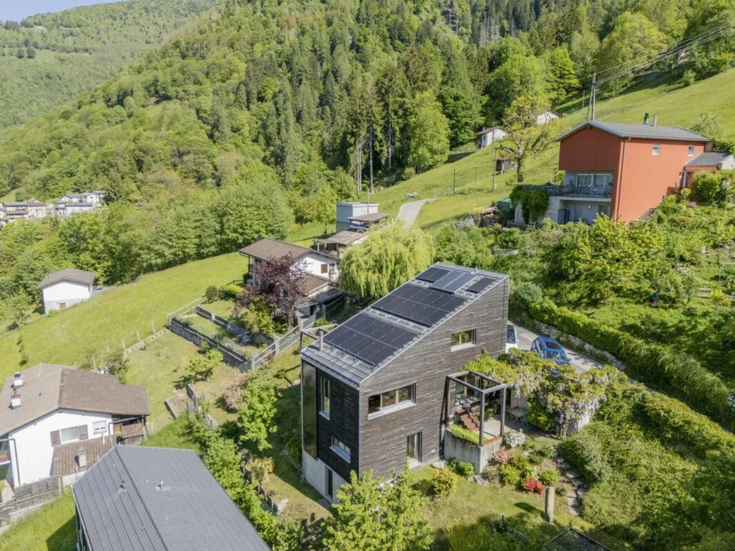 Villa di Design nel Verde con Vista Mozzafiato - Foto 2 di 21