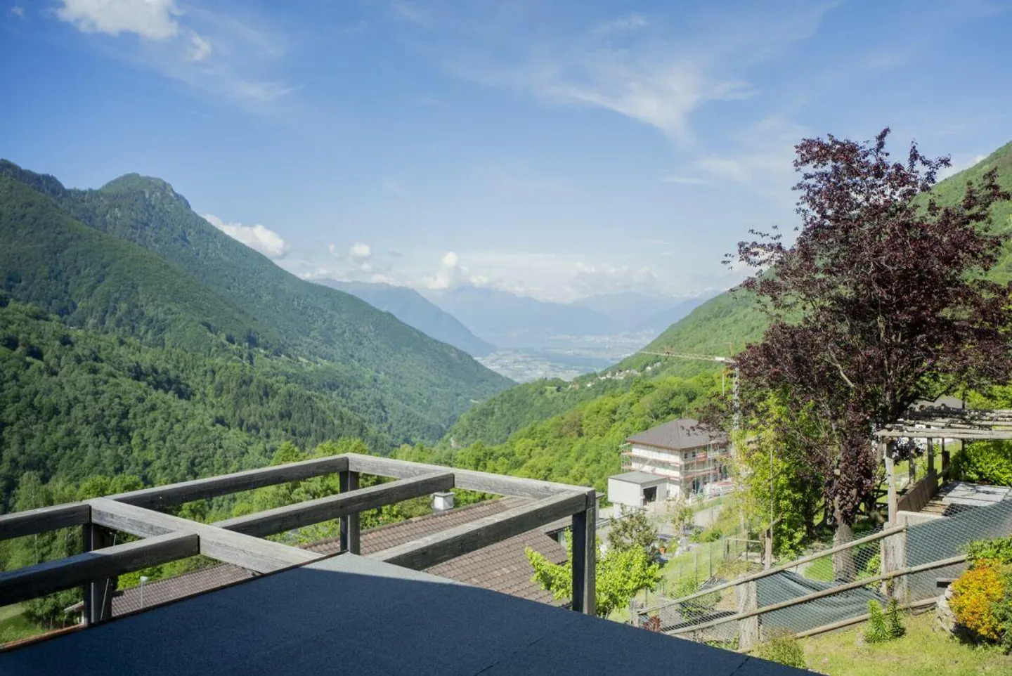 Villa di Design nel Verde con Vista Mozzafiato - Foto 4 di 21