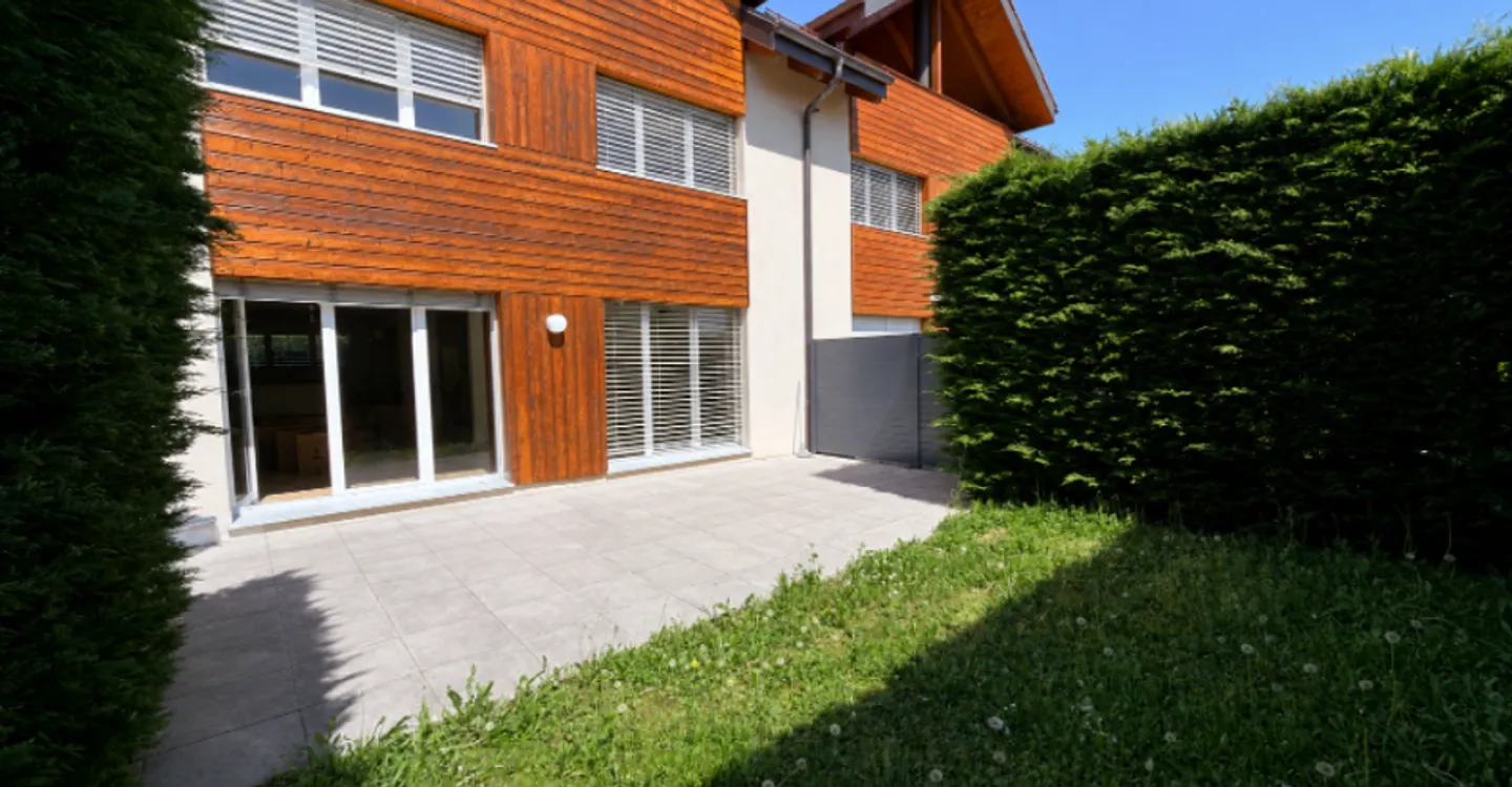 Villa familiare ristrutturata 225 m² - 5 camere - vista lago - La Rippe - Foto 2 di 8