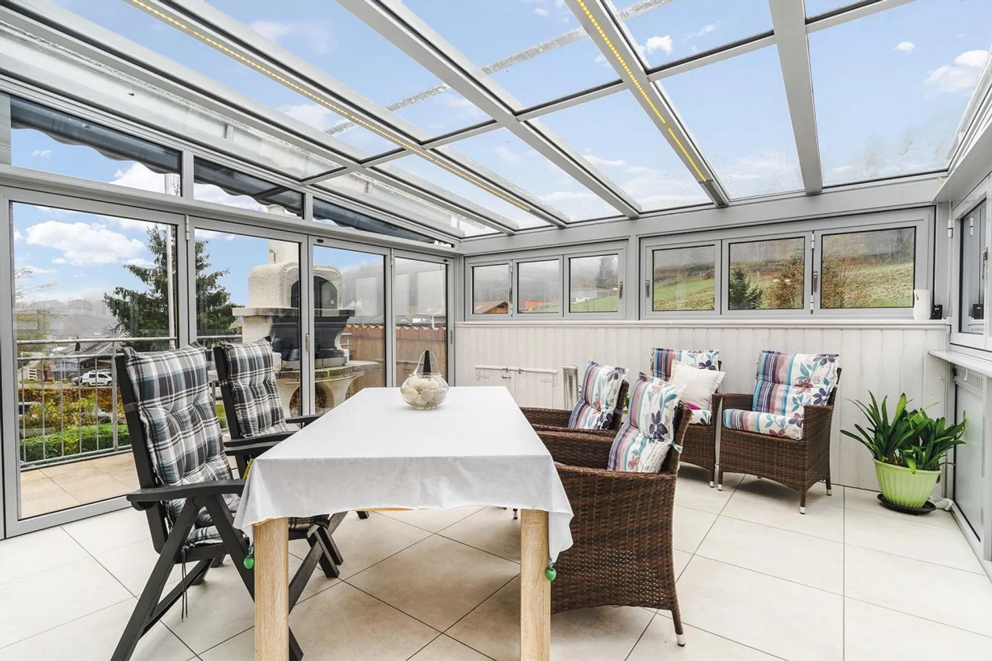 Vivere con stile a Bargen: Casa unifamiliare con garage per camper - Foto 2 di 10