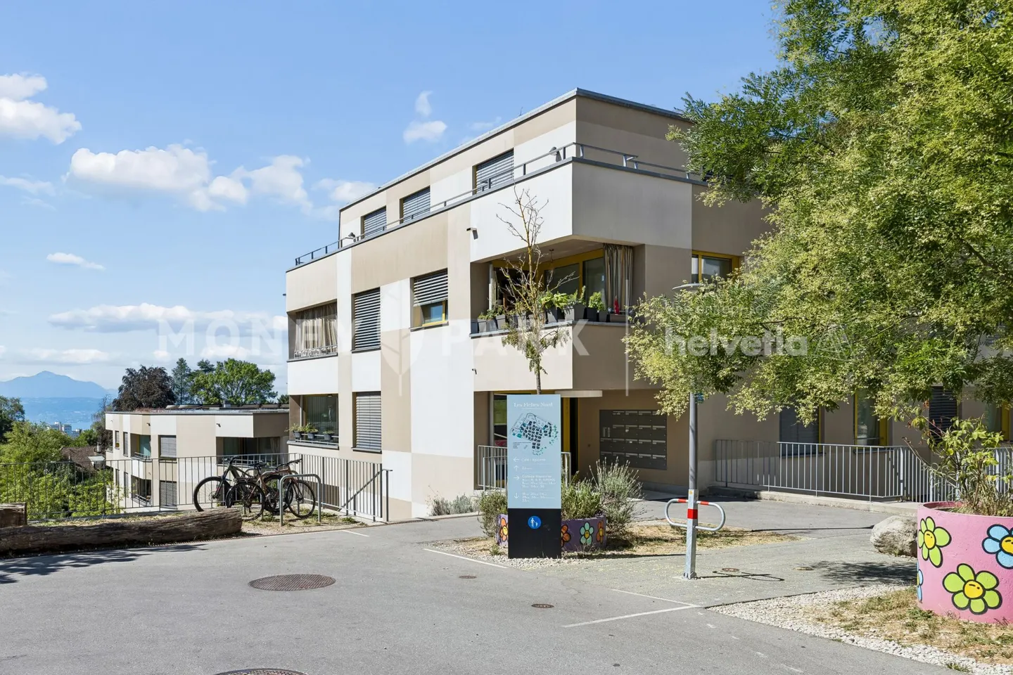Modern Apartment with Mountain View - Photo 5 of 10