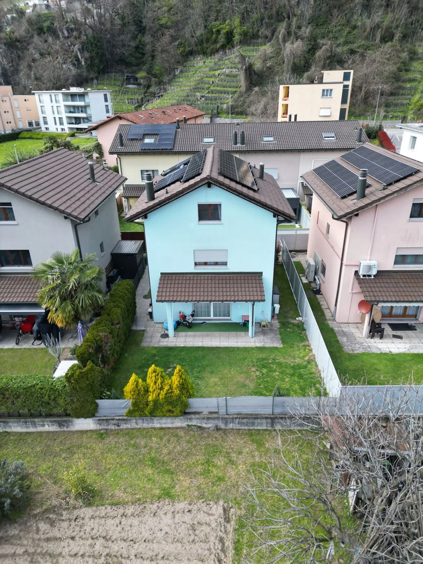 Single-family house with 7.5 rooms, private garden and 2 parking spaces - Photo 1 of 13