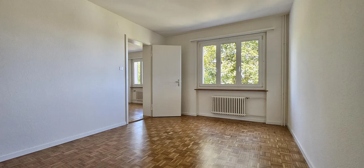 5-room apartment near Haggen train station - Photo 5 of 7