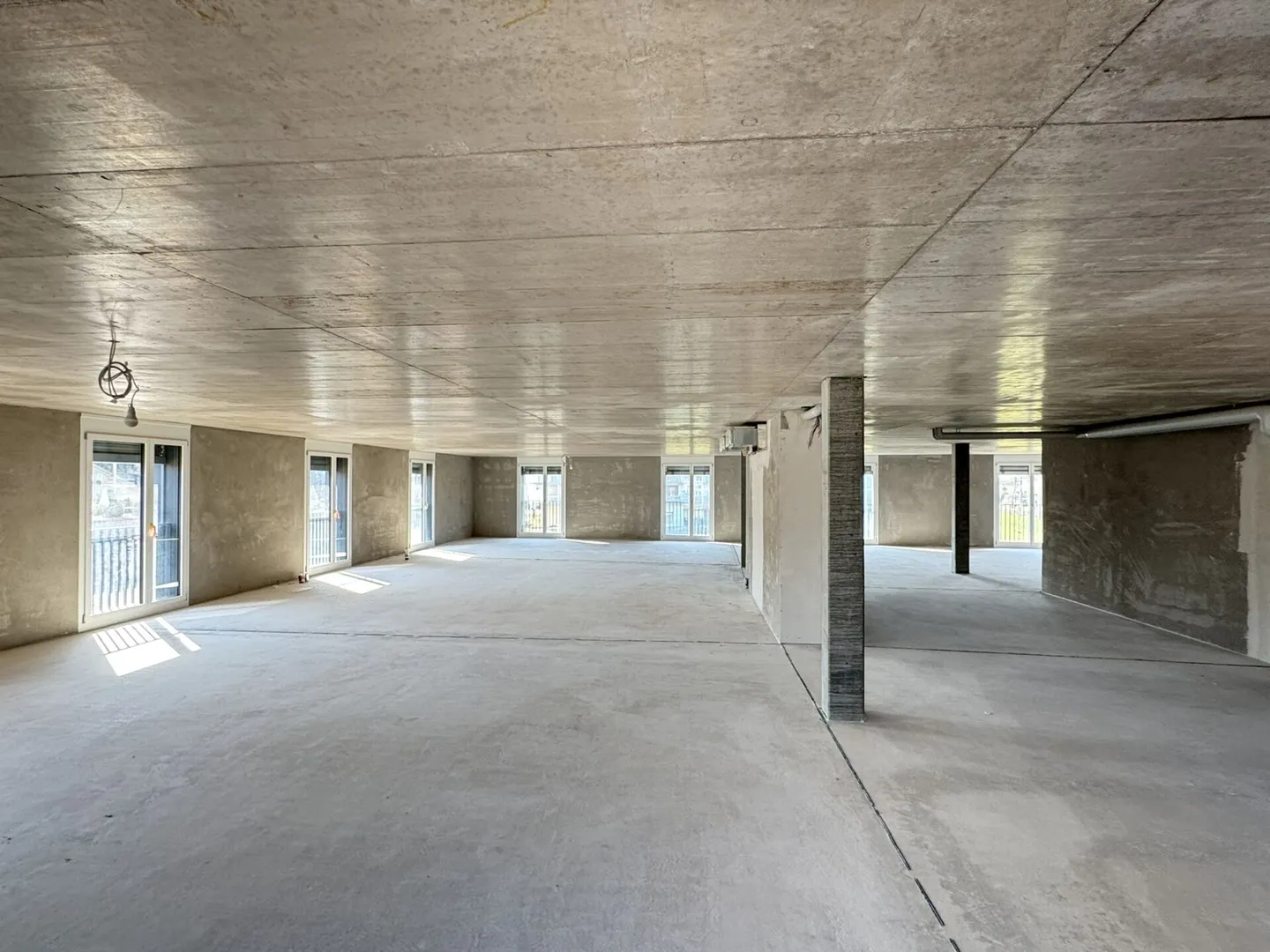 Attractive office and practice space directly at Buchs-Dällikon train station - Photo 2 of 4