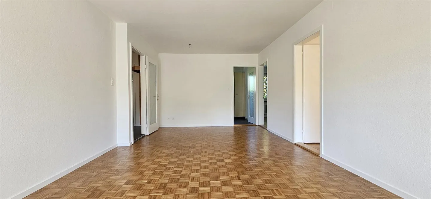 5-room apartment near Haggen train station - Photo 2 of 7