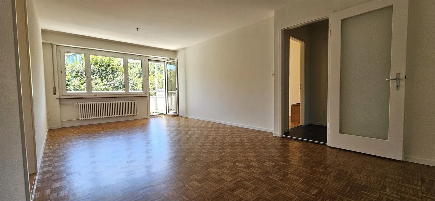 5-room apartment near Haggen train station - Photo 3 of 7