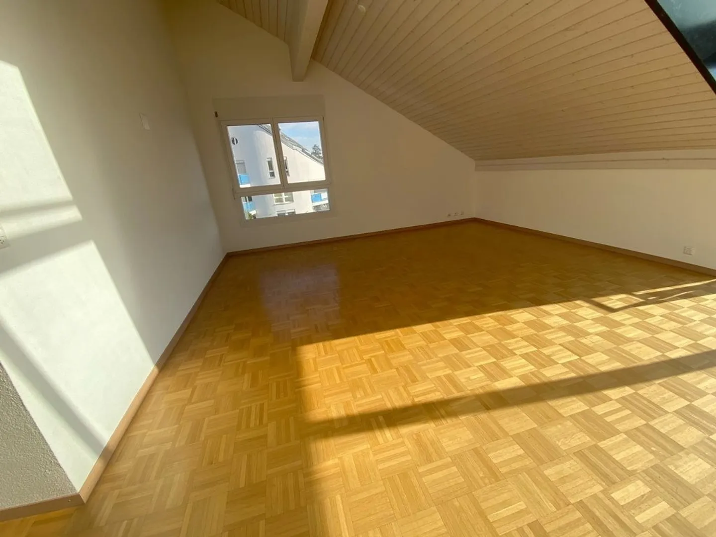 Helle Dachgeschosswohnung am See - Foto 2 von 11