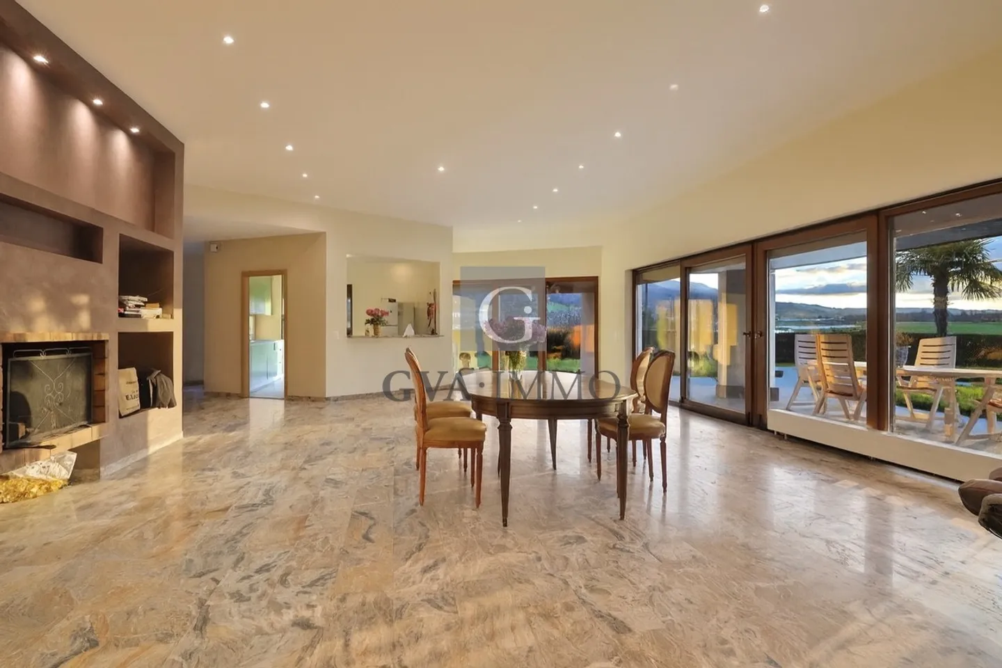 Spaziosa villa ristrutturata con piscina e vista - Foto 3 di 5