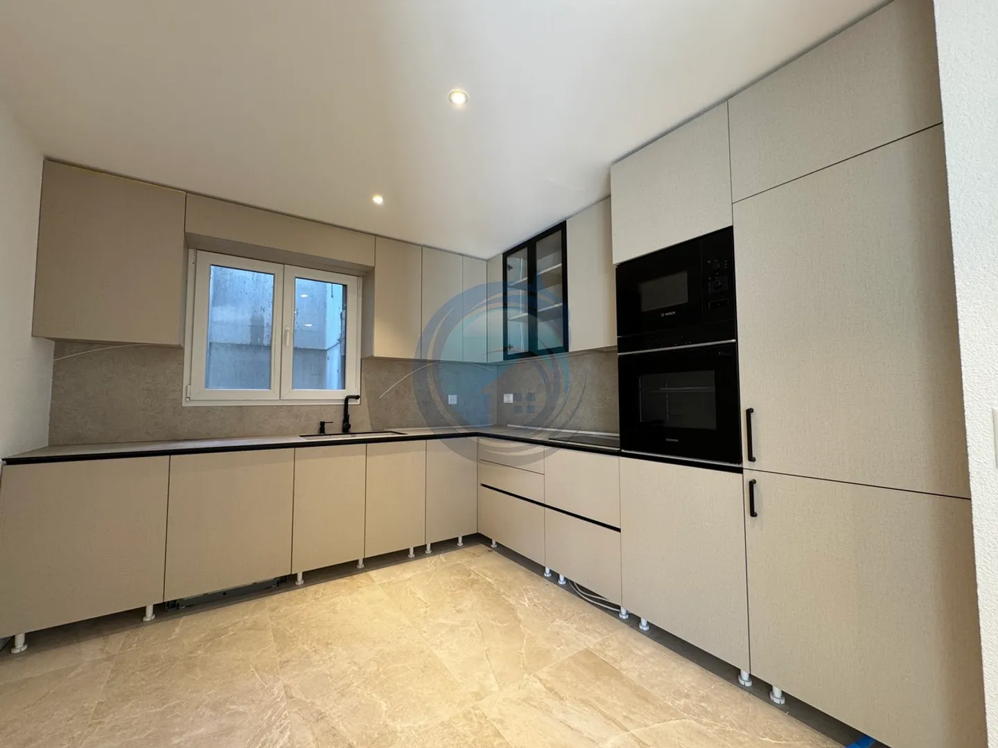 Nouvel appartement de 4,5 pièces avec vue panoramique sur le lac - Photo 4 sur 13