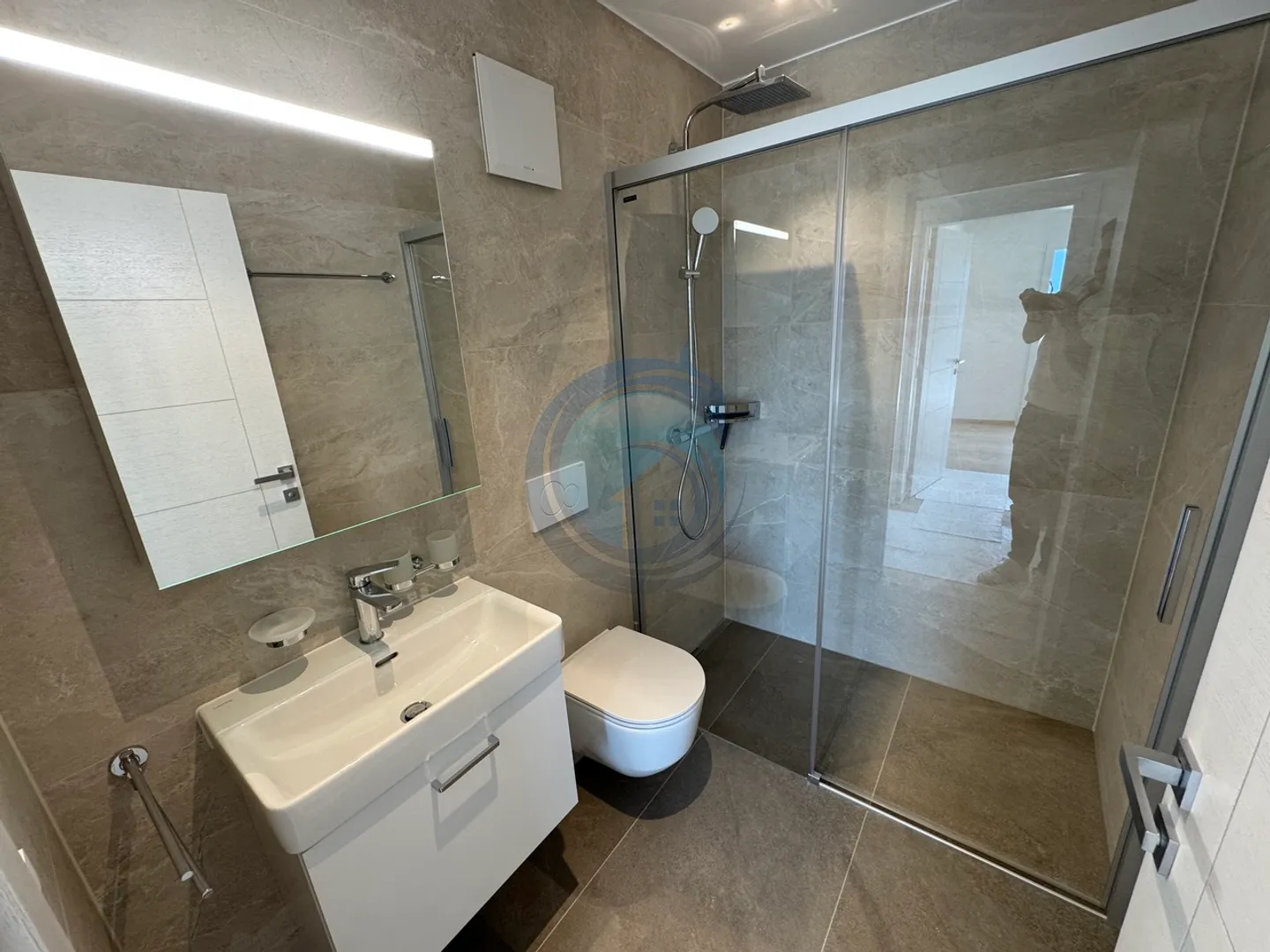 Nouvel appartement de 4,5 pièces avec vue panoramique sur le lac - Photo 8 sur 13