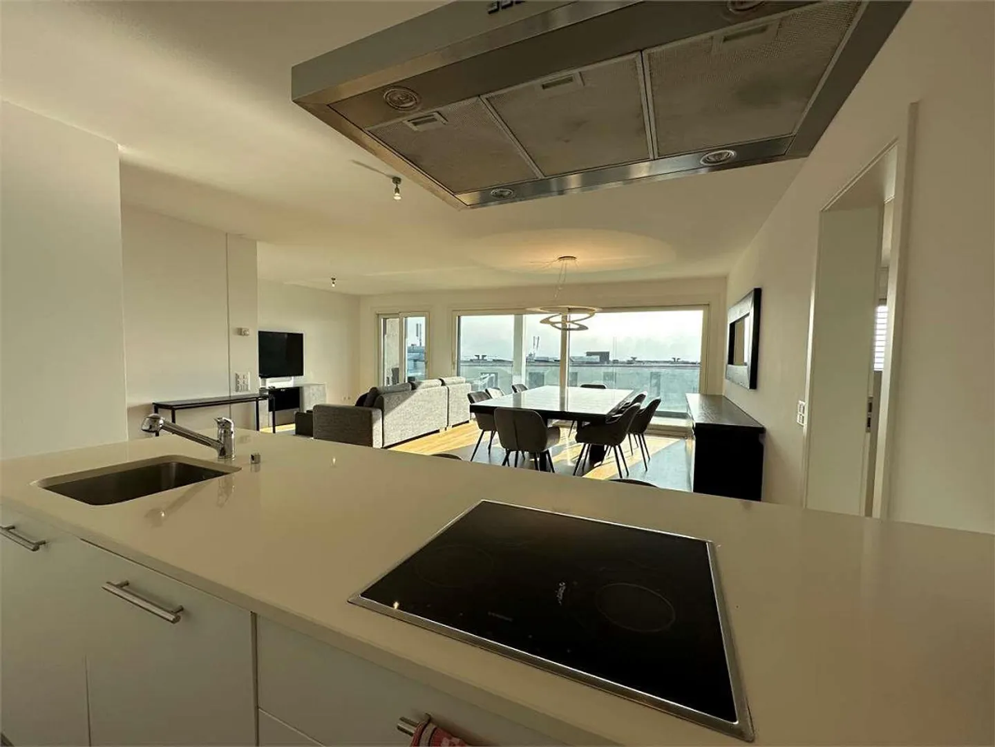 Appartement 4.5 pièces avec terrasse et vue sur le lac - Photo 3 sur 6