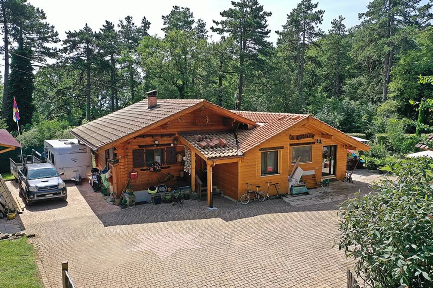 Exklusivität - Charmantes Chalet in Trélex mit Blick auf den See & die Alpen, 5 Minuten von Nyon entfernt - Foto 1 von 8