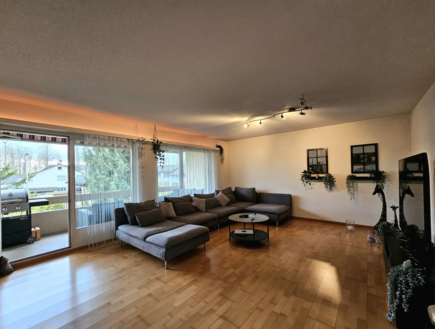 Idylle résidentielle près du ruisseau - Appartement de 4,5 pièces avec charme - Photo 2 sur 17