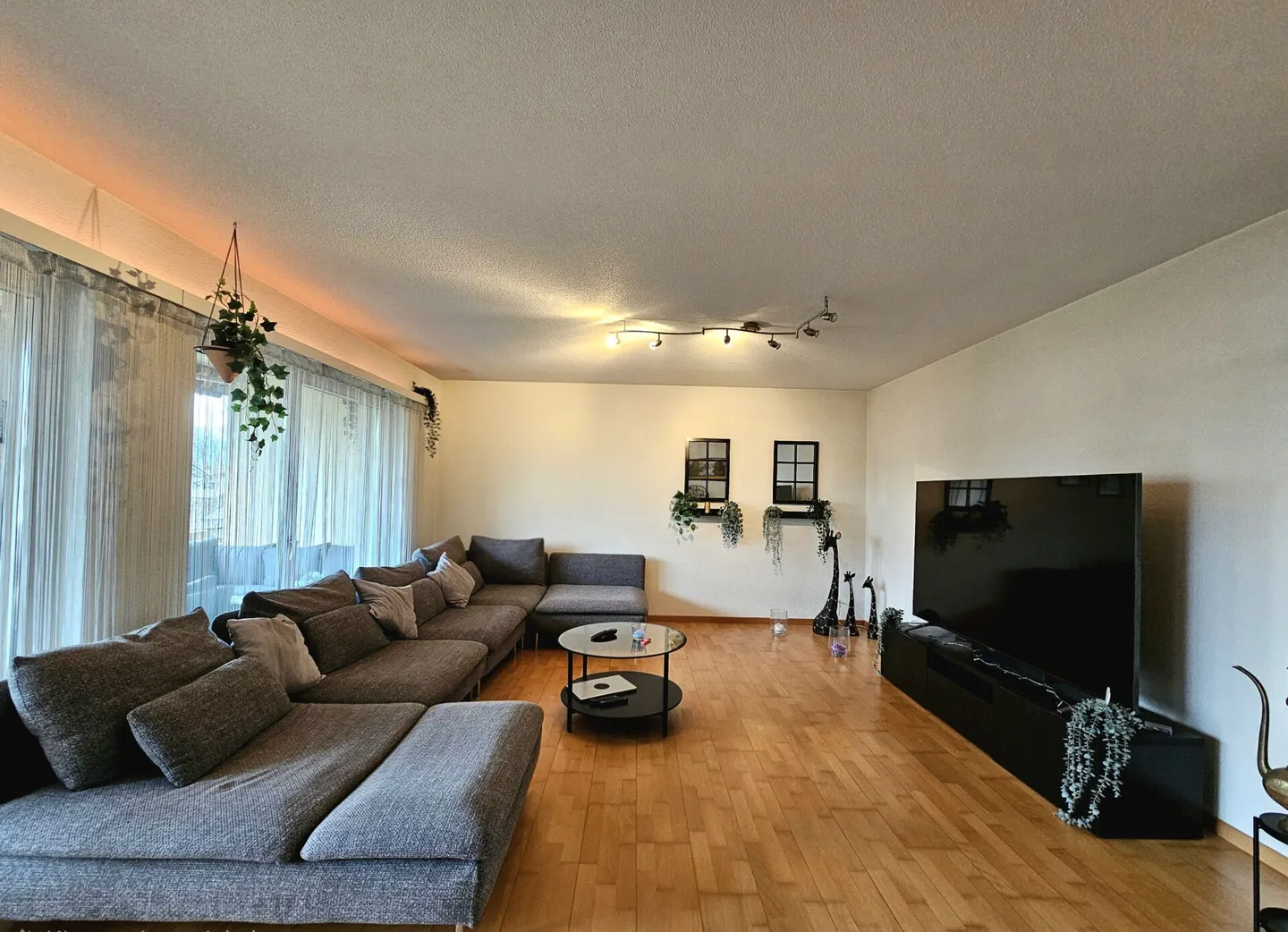 Idylle résidentielle près du ruisseau - Appartement de 4,5 pièces avec charme - Photo 3 sur 17