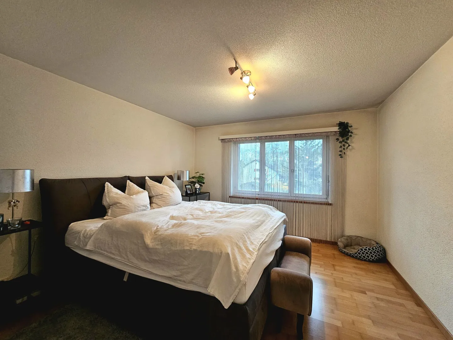 Idylle résidentielle près du ruisseau - Appartement de 4,5 pièces avec charme - Photo 7 sur 17