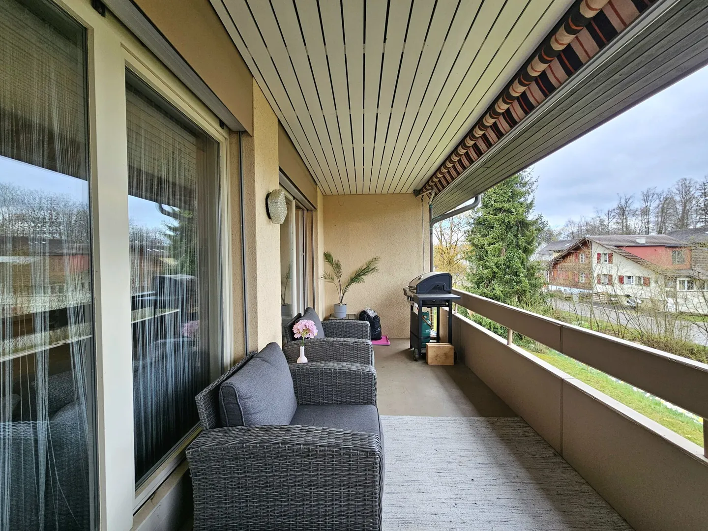 Idylle résidentielle près du ruisseau - Appartement de 4,5 pièces avec charme - Photo 12 sur 17