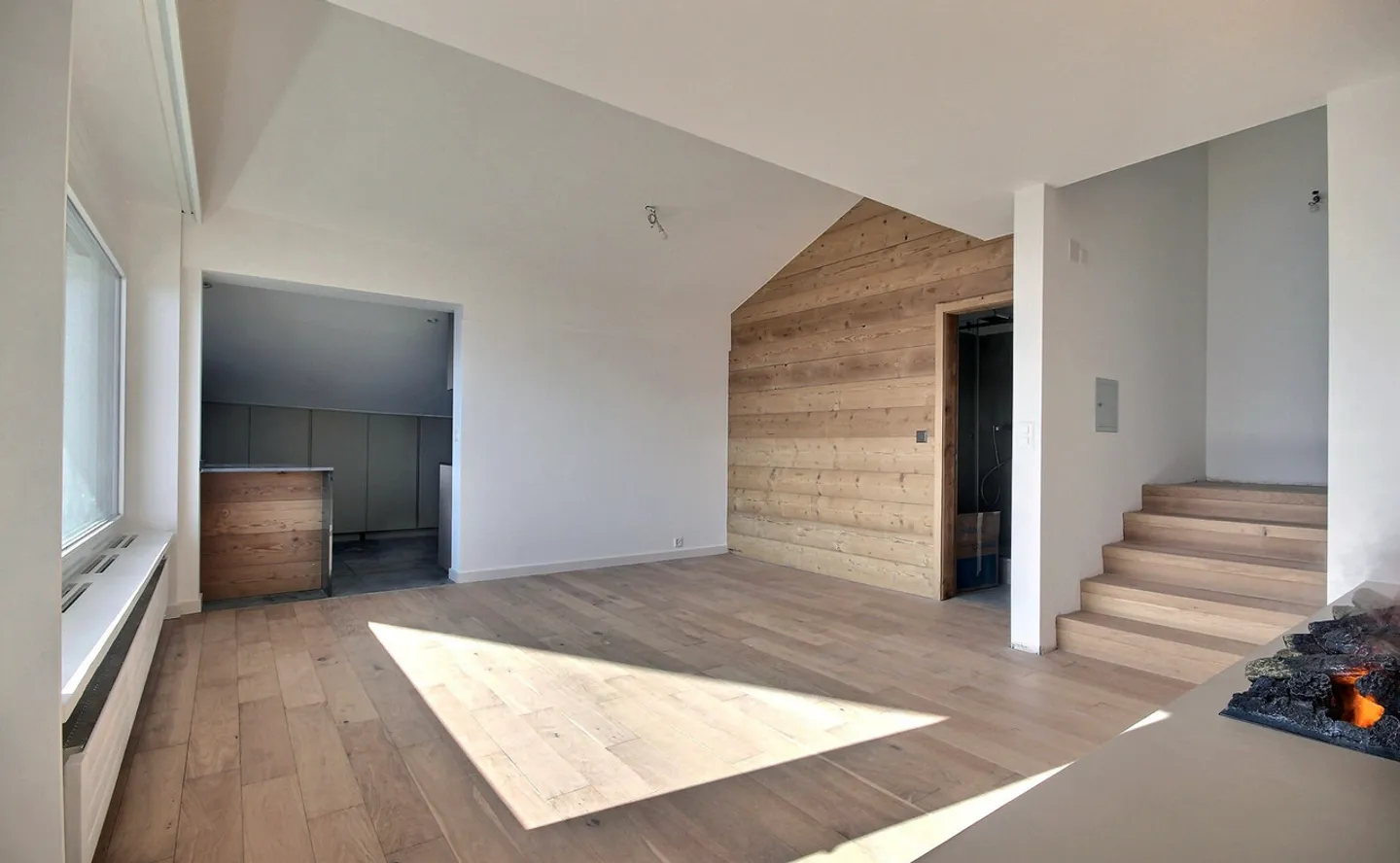 Superbe duplex intégralement rénové avec vue panoramique - Photo 2 sur 11