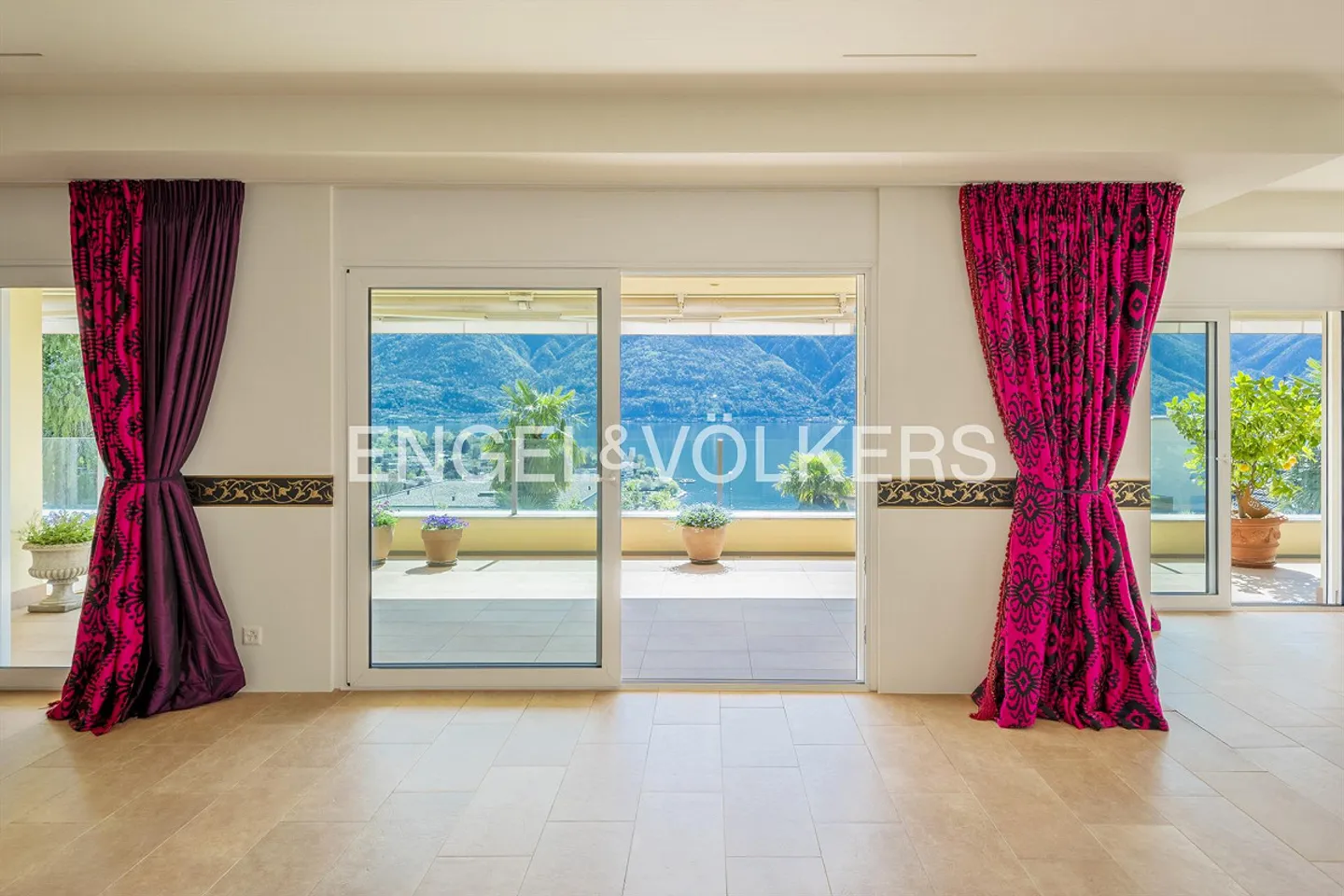 Attico prestigioso con vista lago al Monte Verità (25) - Foto 2 di 16