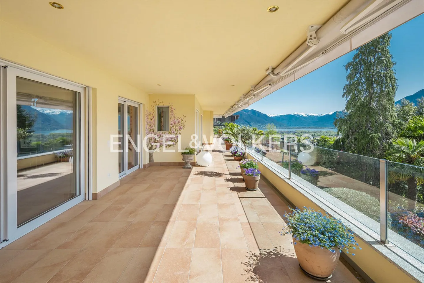 Attico prestigioso con vista lago al Monte Verità (25) - Foto 1 di 16