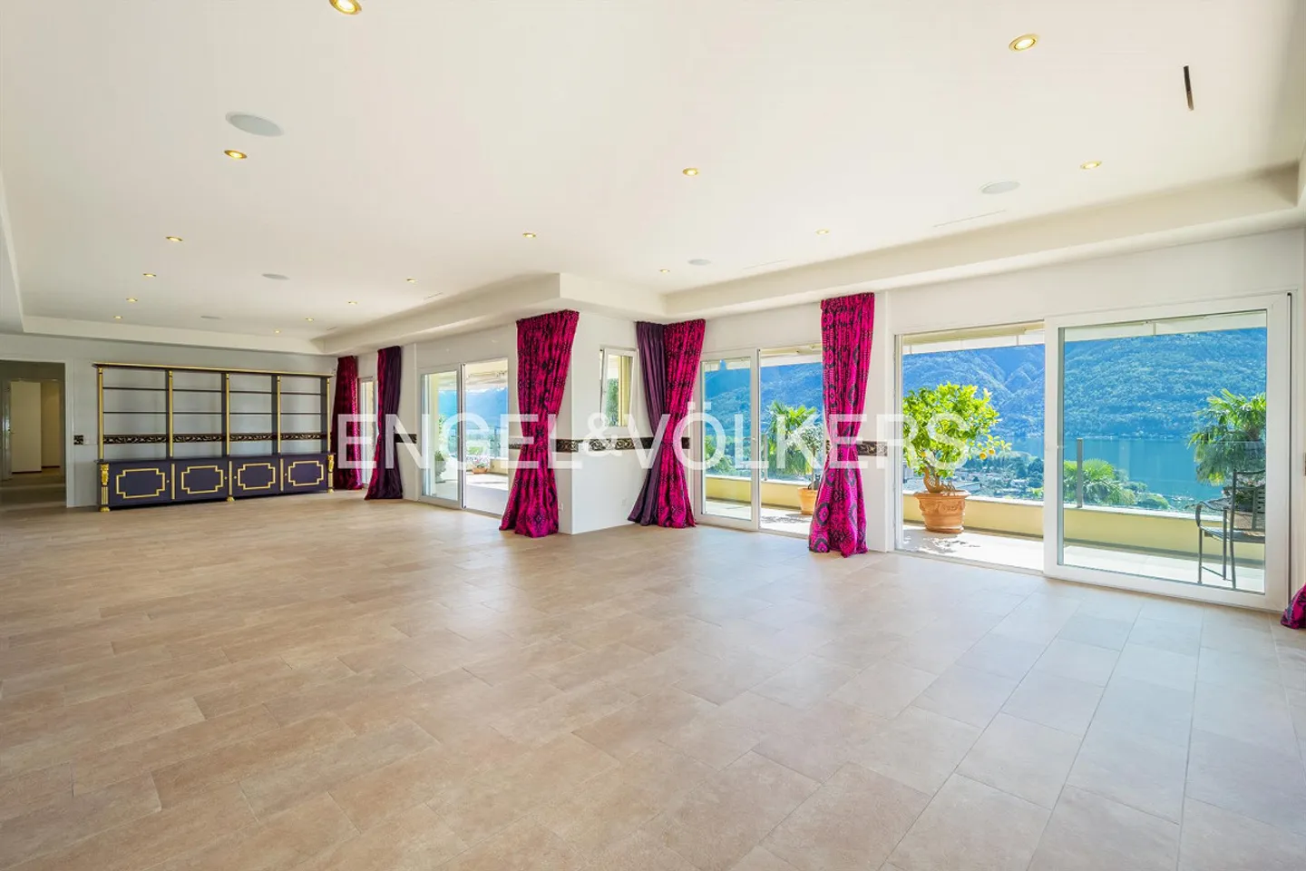 Attico prestigioso con vista lago al Monte Verità (25) - Foto 3 di 16