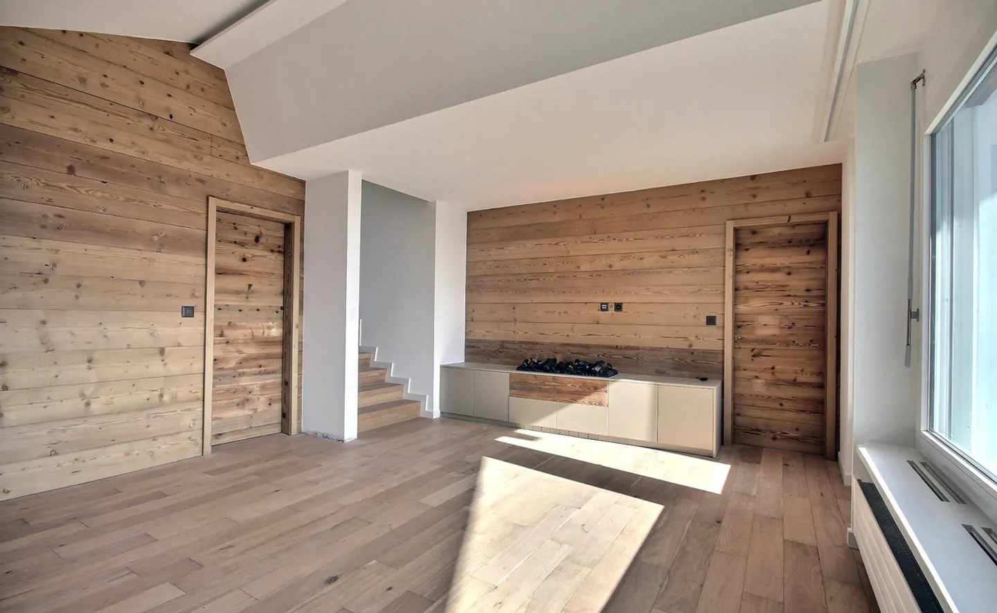 Superbe duplex intégralement rénové avec vue panoramique - Photo 3 sur 11