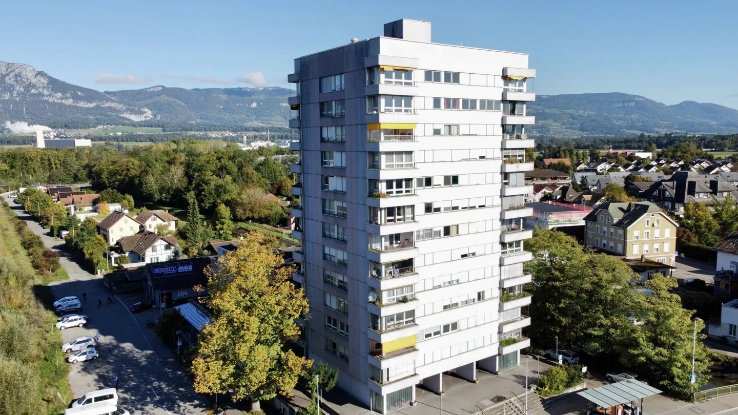 Grosszügige 5.5-Zimmer-Wohnung mit schöner Aussicht an zentraler Lage in Derendingen - Foto 2 von 14