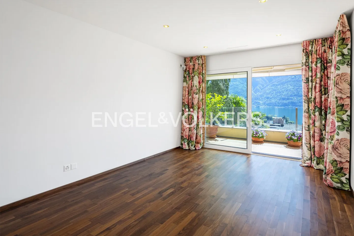 Attico prestigioso con vista lago al Monte Verità (25) - Foto 7 di 16
