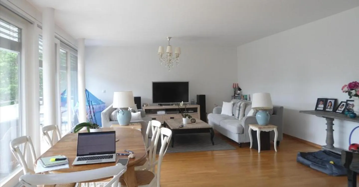 Superb 5-room sunny and quiet apartment - Photo 2 of 9