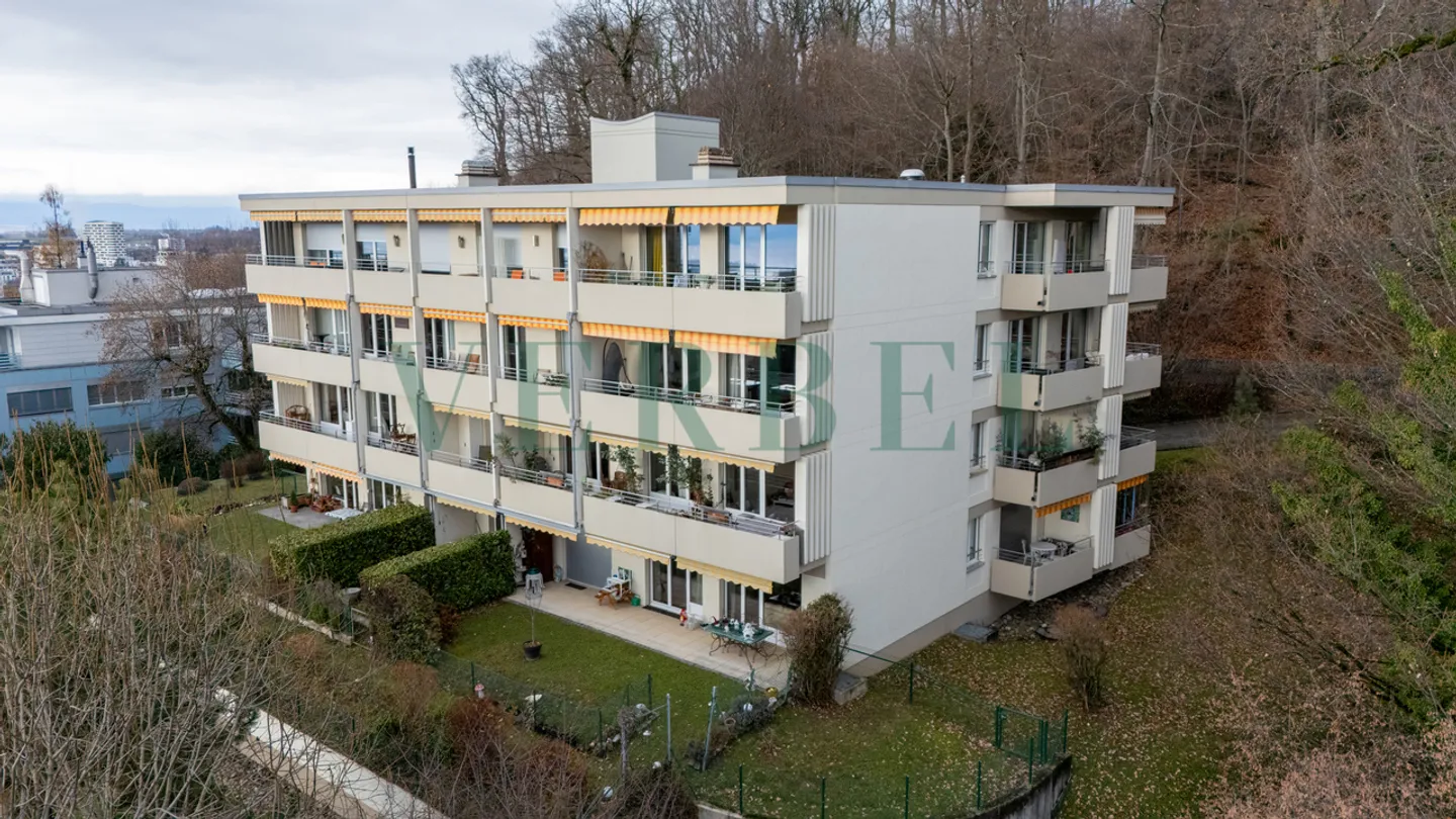 Appartement plein sud avec vues sur la ville et le lac - Photo 10 sur 11
