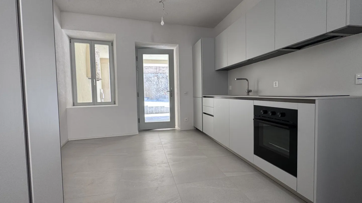 APPARTEMENT ÉLÉGANT 2.5 PIÈCES AU CENTRE DE MENDRISIO - Photo 2 sur 10