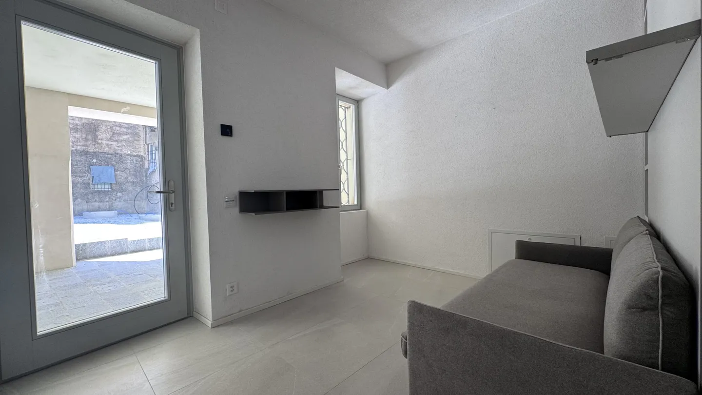 APPARTEMENT ÉLÉGANT 2.5 PIÈCES AU CENTRE DE MENDRISIO - Photo 3 sur 10