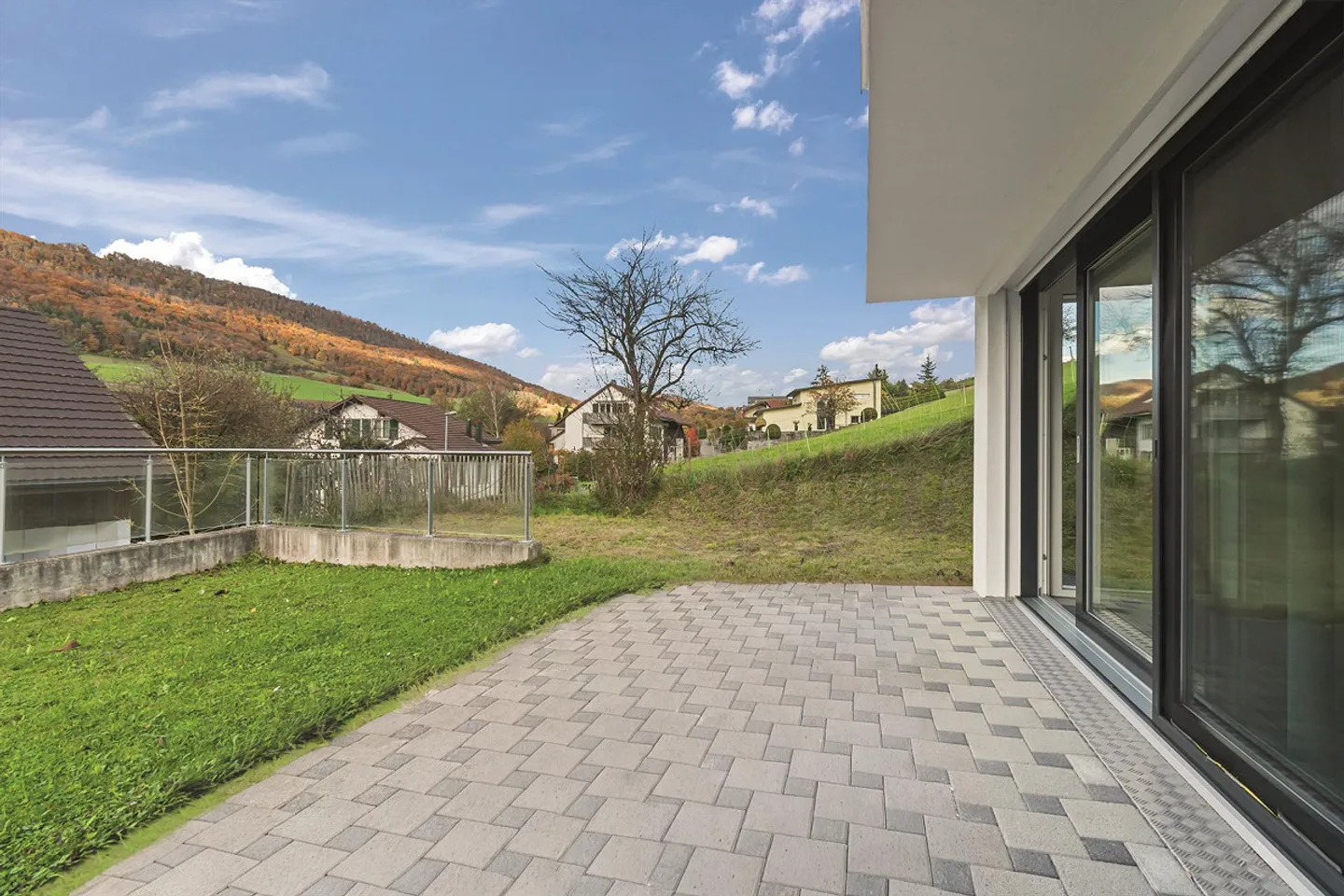 Maison familiale semi-détachée moderne de 5,5 pièces avec vue panoramique - Photo 5 sur 11