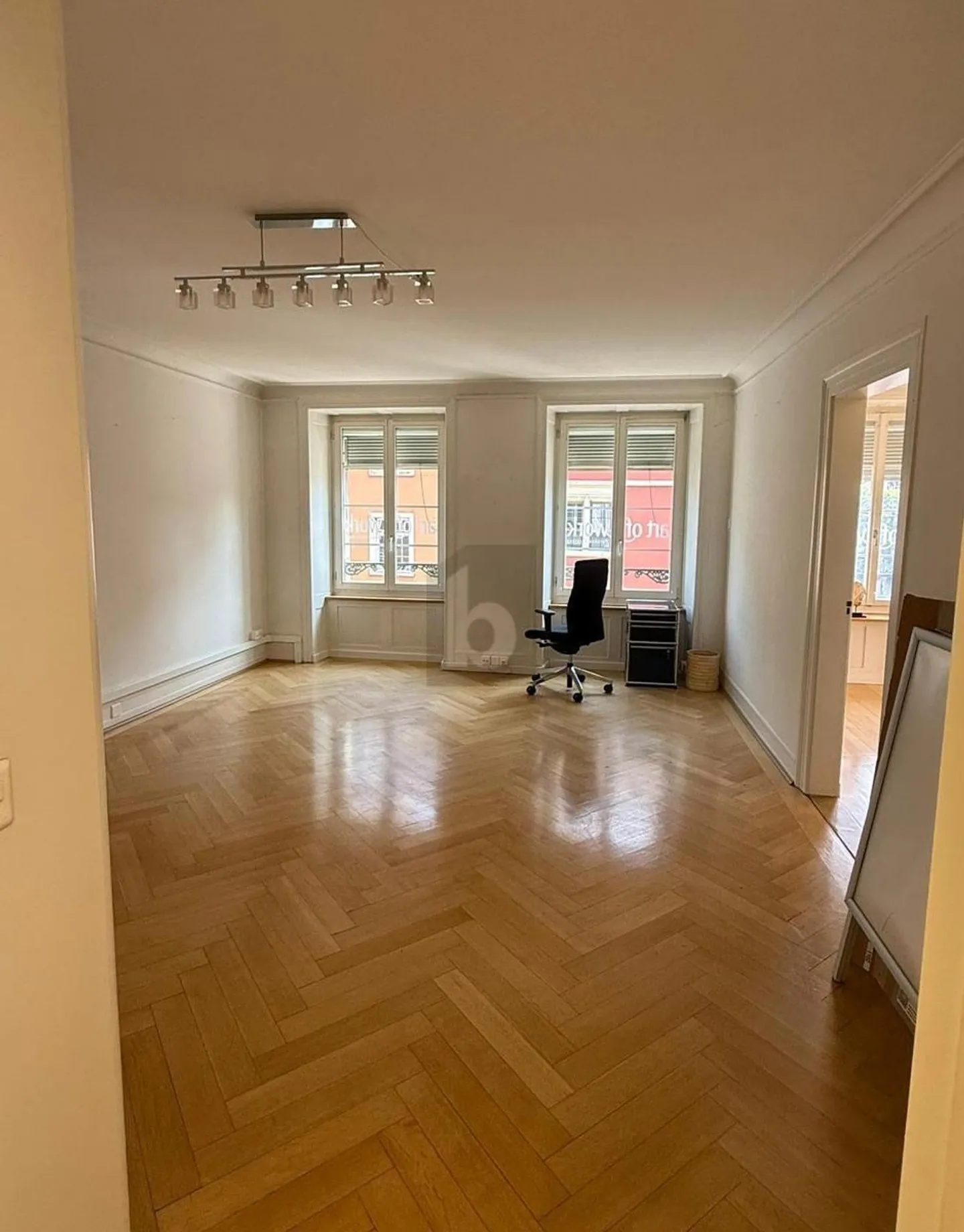 Office space for rent - Photo 3 of 6