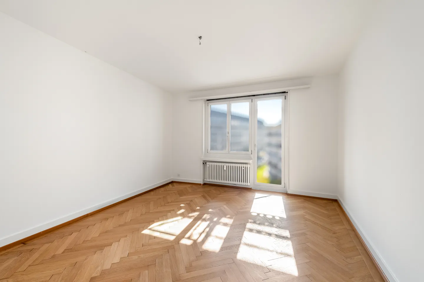 Charming 4-Room Apartment - Photo 3 of 9