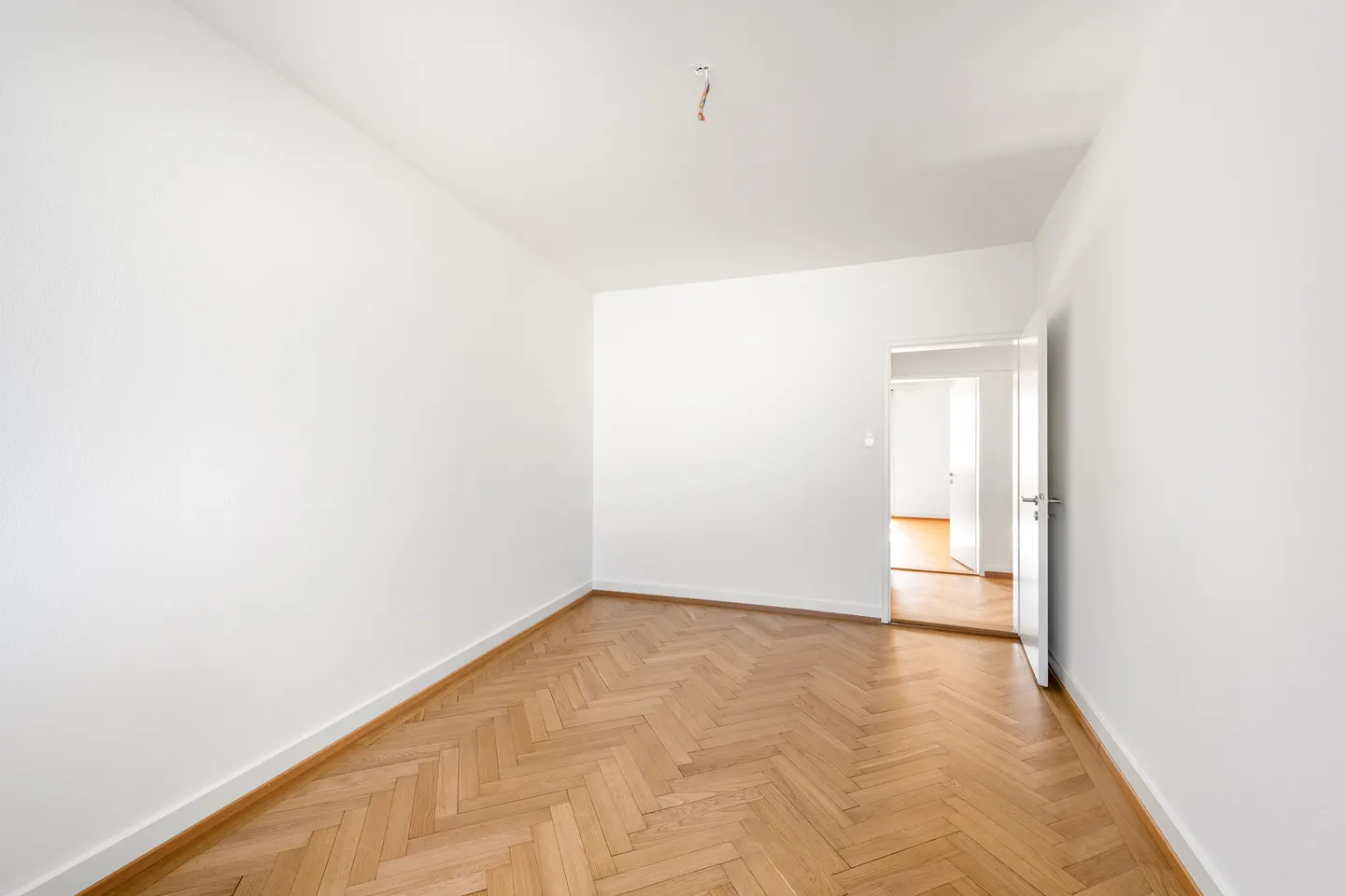 Charming 4-Room Apartment - Photo 4 of 9