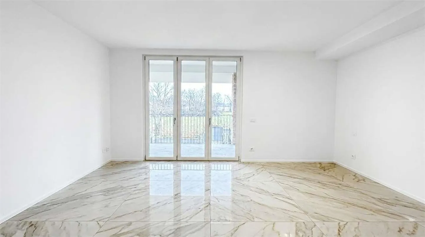 Appartamento moderno con grande terrazzo - Foto 3 di 13