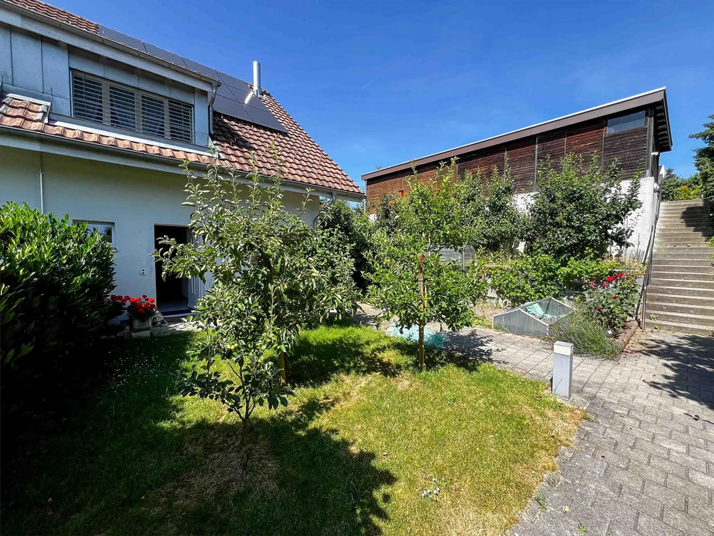 Charmantes 5.5-Zimmer-Doppeleinfamilienhaus an ruhiger Lage in Lohn-Ammannsegg - Photo 2 sur 17