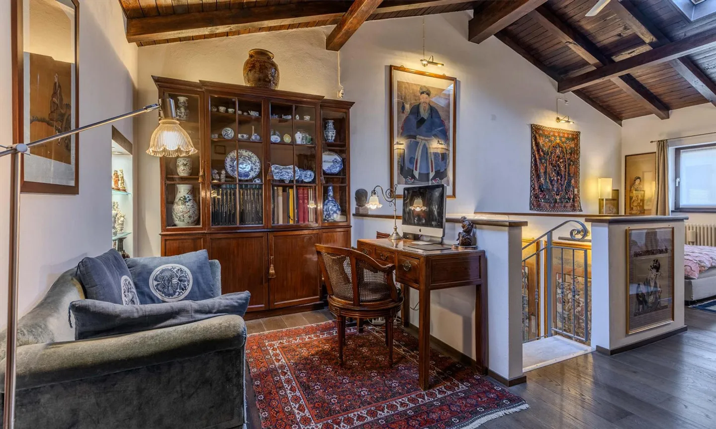 SPLENDIDE MAISON 5.5 PIÈCES RÉNOVÉE AVEC CHARME À CASTELROTTO - Photo 7 sur 12