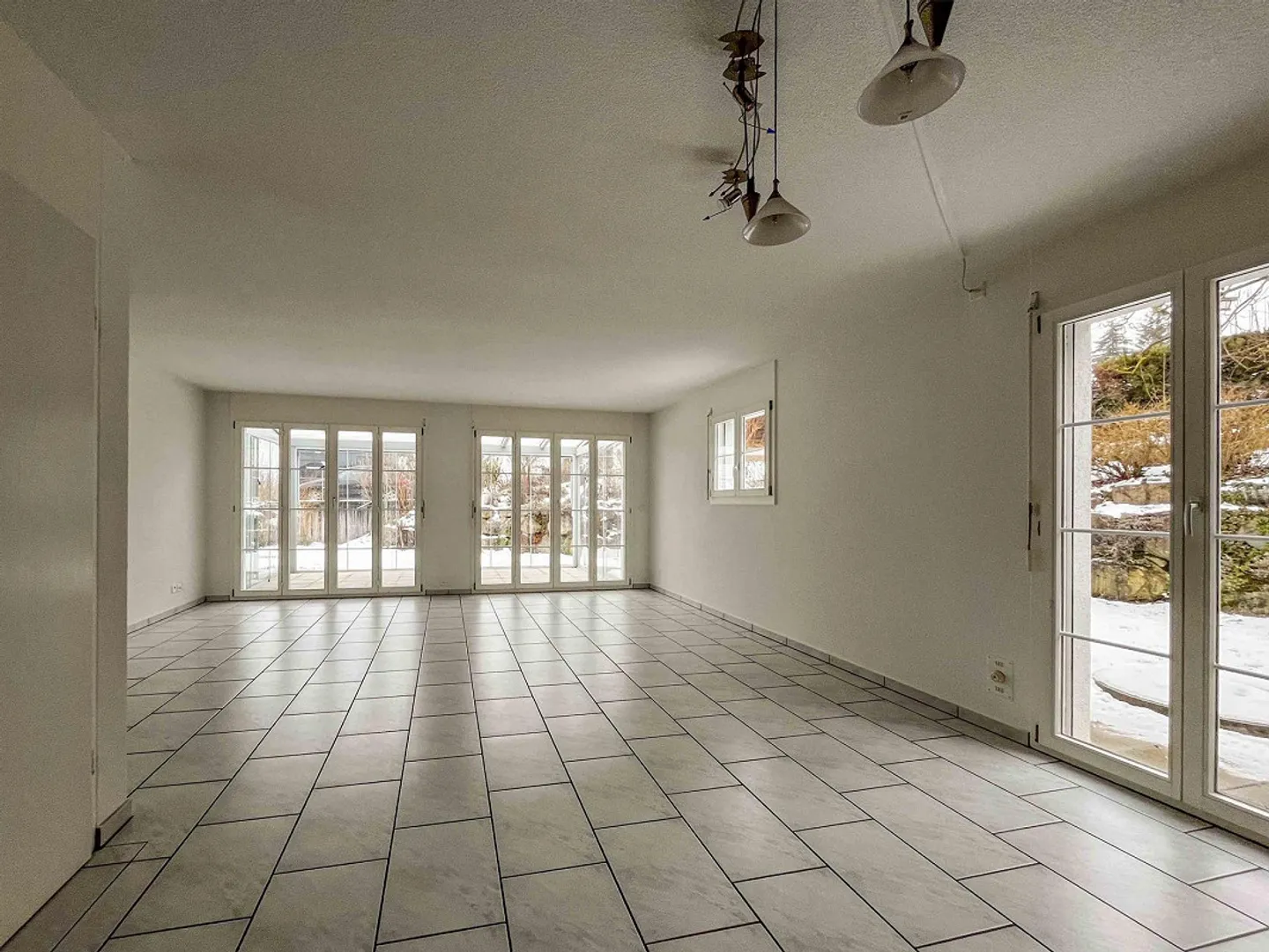 Charmantes 5.5-Zimmer-Doppeleinfamilienhaus an ruhiger Lage in Lohn-Ammannsegg - Photo 7 sur 17