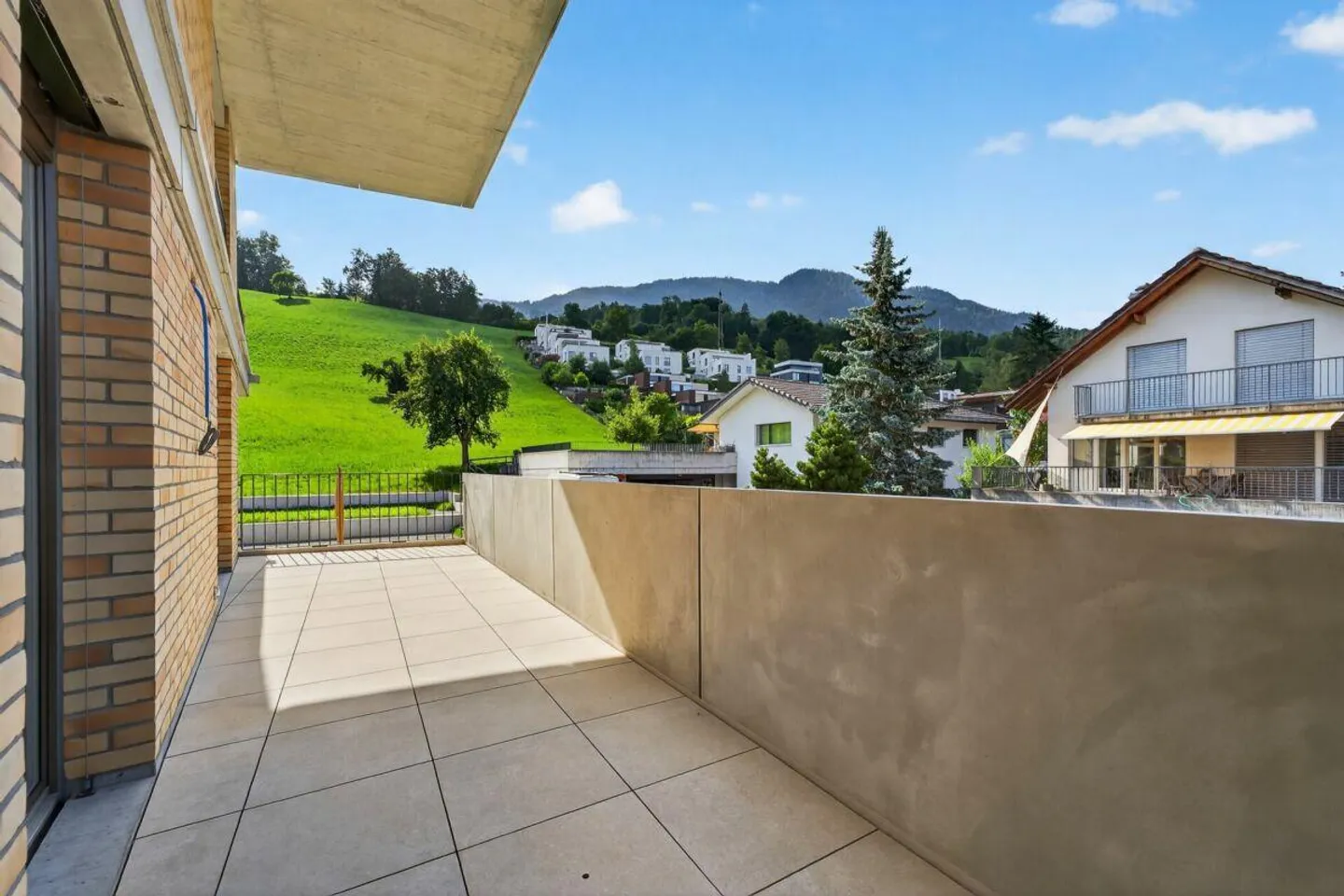 Appartement familial moderne avec un grand espace de jardin - Photo 8 sur 9