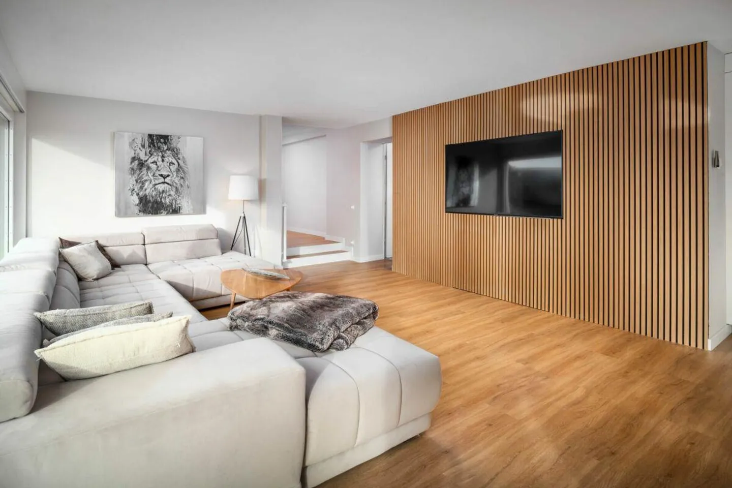 Completely renovated, with pool and breathtaking view! - Photo 4 of 12