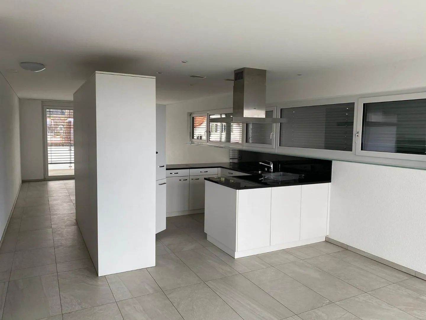 Appartement lumineux de 4,5 pièces avec vue magnifique sur le lac - Photo 3 sur 7