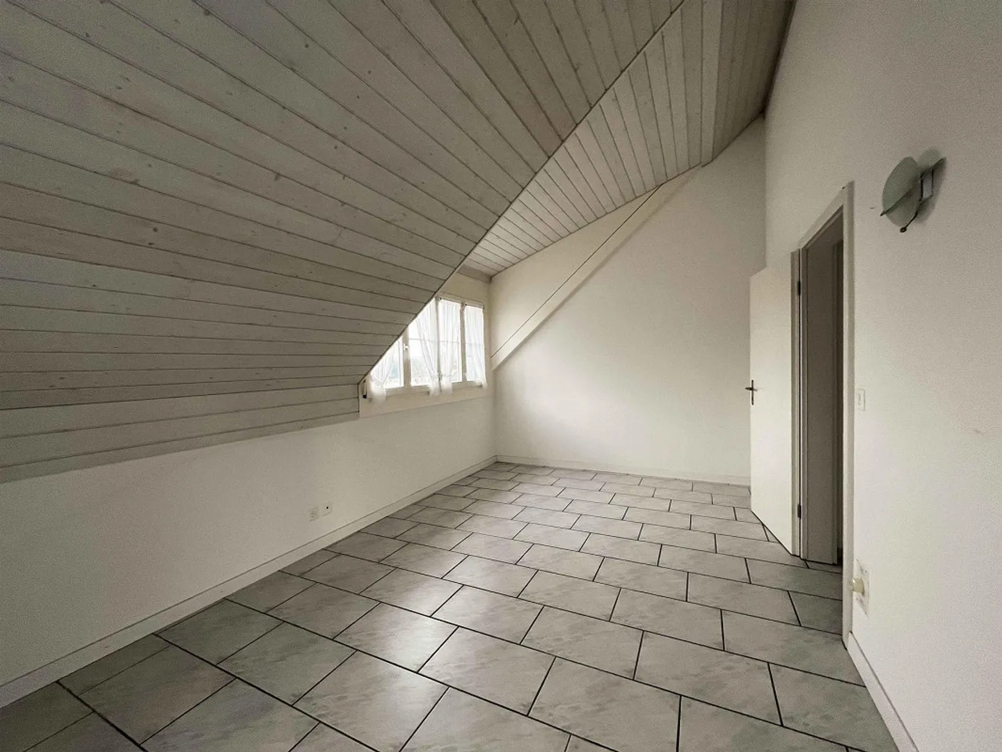 Charmantes 5.5-Zimmer-Doppeleinfamilienhaus an ruhiger Lage in Lohn-Ammannsegg - Photo 15 sur 17