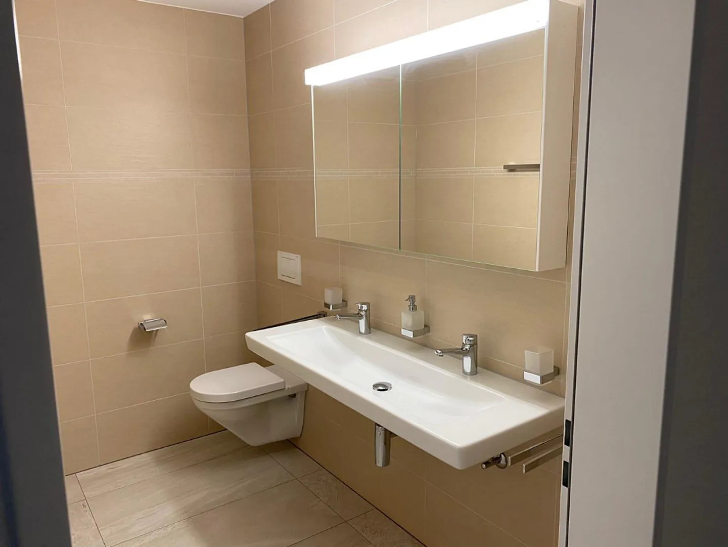 Appartement lumineux de 4,5 pièces avec vue magnifique sur le lac - Photo 6 sur 7