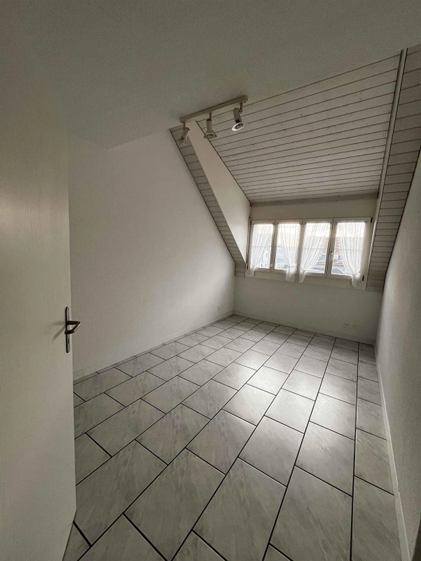 Charmantes 5.5-Zimmer-Doppeleinfamilienhaus an ruhiger Lage in Lohn-Ammannsegg - Photo 12 sur 17