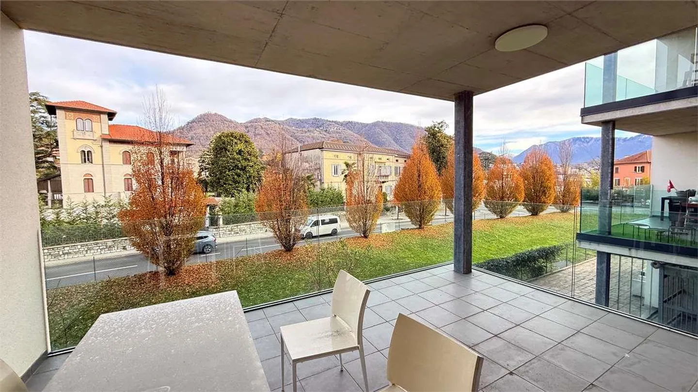 Appartement lumineux et spacieux de 4,5 pièces avec grande terrasse - Photo 2 sur 13