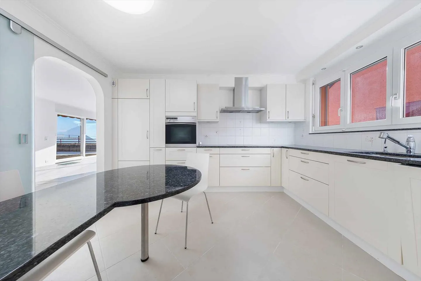 The Transformation - Space, Comfort and Panoramic View of the Lake and the Alps - Photo 4 of 11