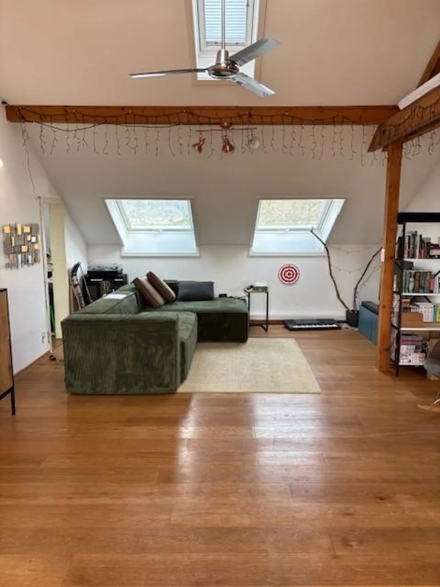 Charmante Dachwohnung in Ruhiger Lage - Foto 2 von 9