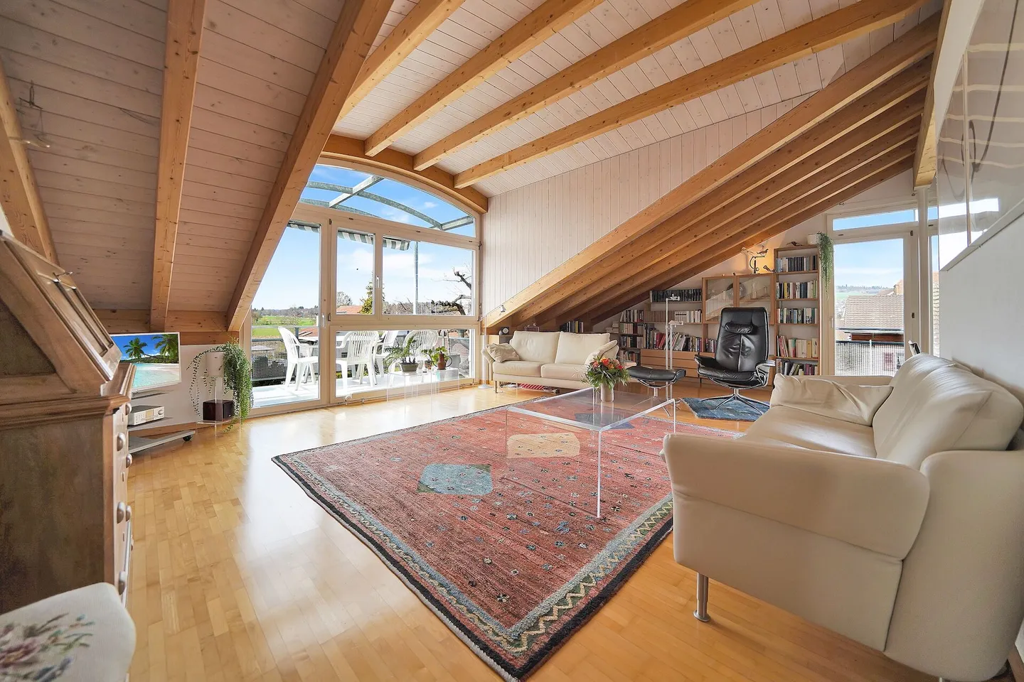 Attico da sogno di 4,5 stanze in una posizione popolare a Ostermundigen - Foto 3 di 14