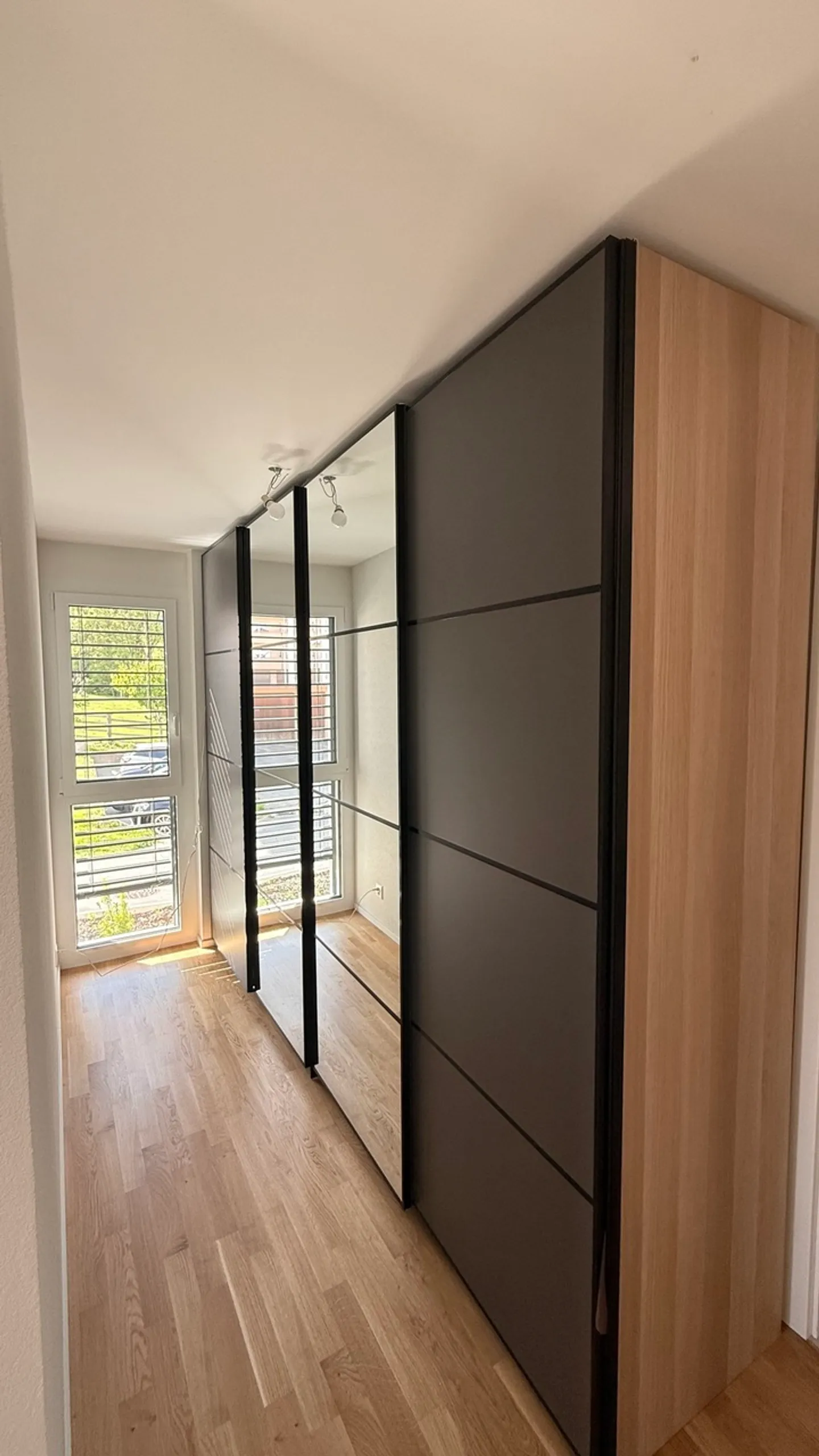 Modernes Apartment mit großem Balkon - Foto 4 von 8